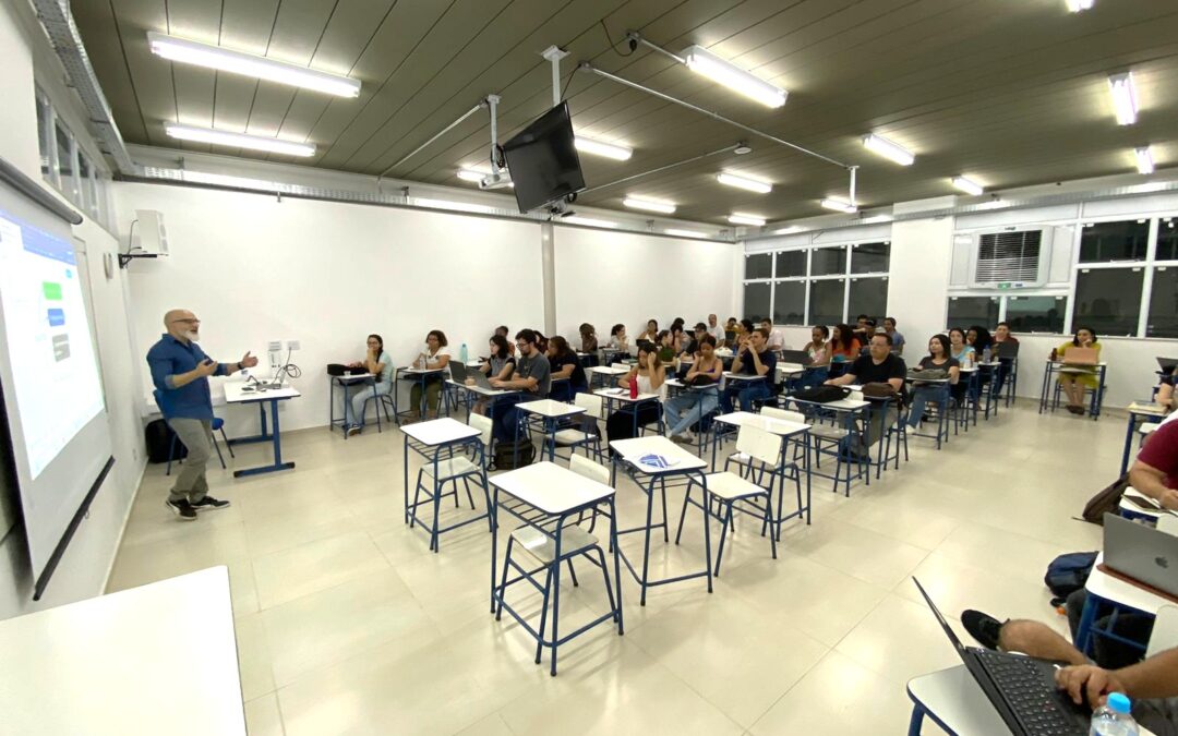 Aula como professor convidado Faculdade Canção Nova